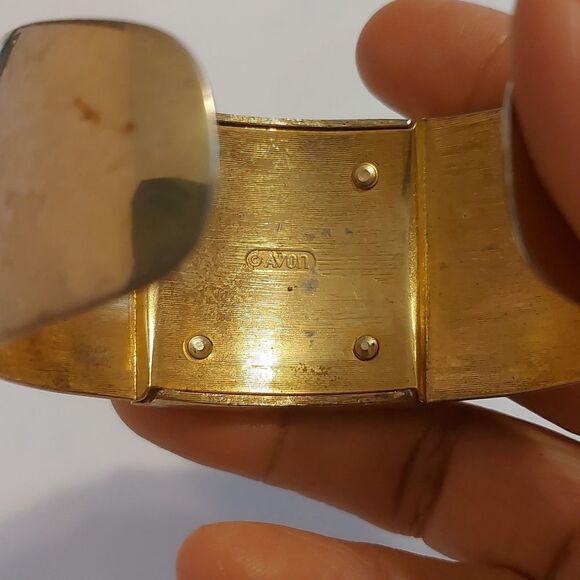 Vtg 1980s AVON Gold Tone Large Ivory White Square Lucite Chunky Cuff Bracelet - Picture 4 of 9